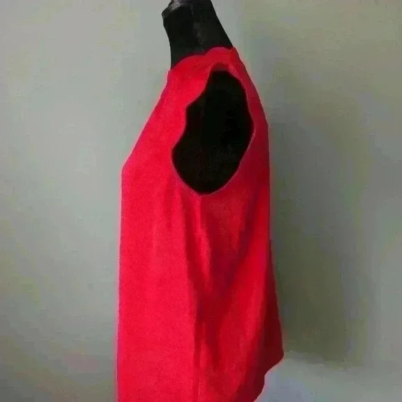 Red Sleeveless Women's V-Neck Blouse -- size M -- Vixen, Officewear, Datenight - Picture 2 of 9